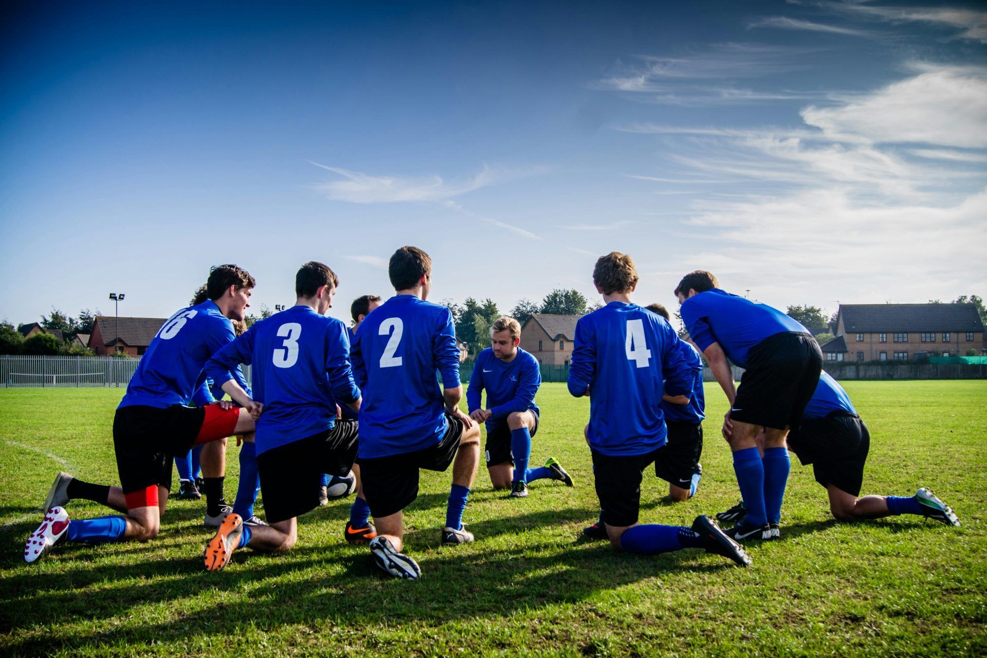 Equipo de fútbol con su entrenador
